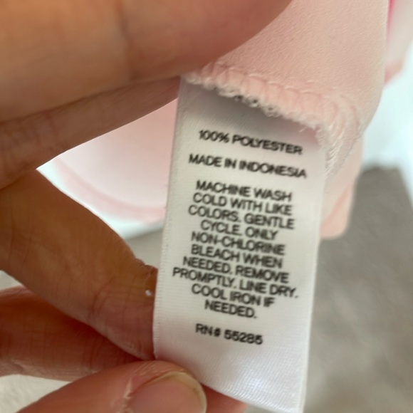 Express neon pink sleeveless top - Picture 3 of 4